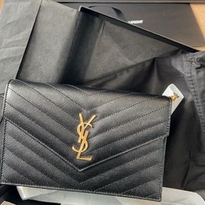 YVES SAINT LAURENT CASSANDRE MATELASSE’ ENVELOPE CHAIN WALLET HANDBAG
